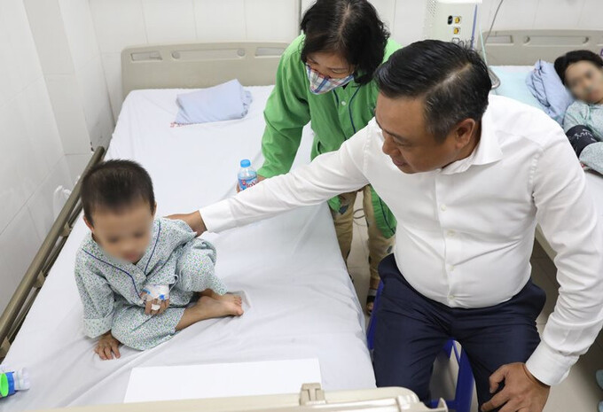Hà Nội: Hỗ trợ tiền chăm sóc các cháu mồ côi là 100 triệu đồng/cháu trong vụ cháy chung cư mini ở Khương Hạ