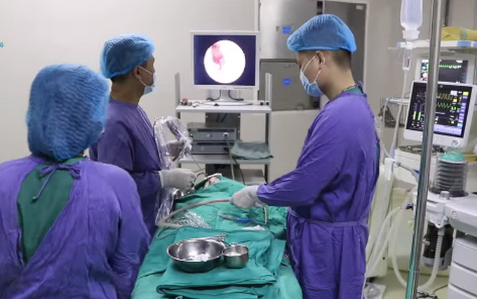 Phú Thọ: Bệnh viện Đa khoa Hùng Vương phẫu thuật nội soi cho bé trai 4 tuổi hoại tử mũi vì pin cúc áo