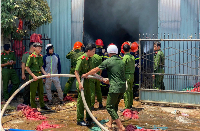 Gia Lai xảy ra cháy lớn tại một kho chứa nông sản