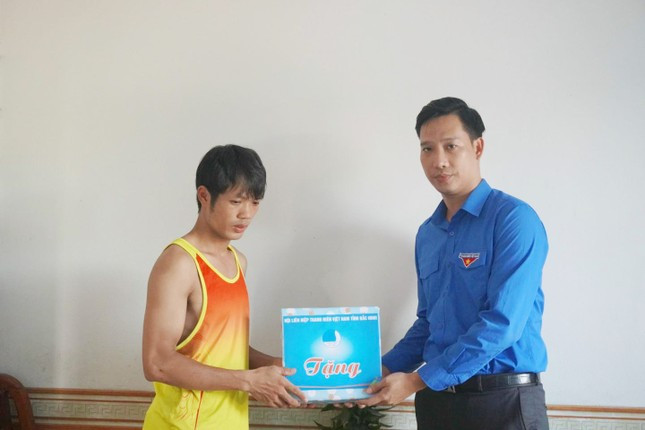 Bắc Ninh tặng bằng khen cho nam shipper dũng cảm cứu 9 người mắc kẹt trong đám cháy chung cư mini ở Hà Nội