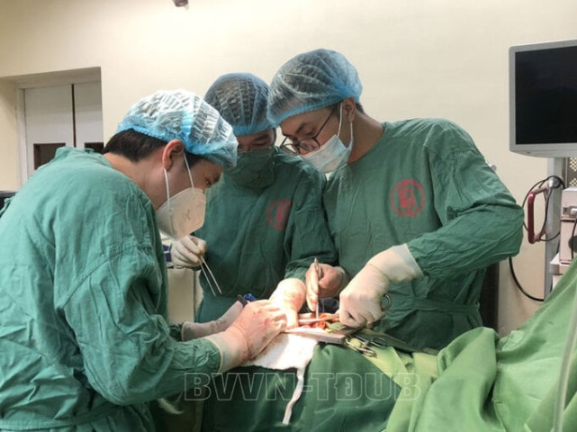 Quảng Ninh: Bệnh viện Việt Nam – Thụy Điển Uông Bí phẫu thuật thành công cứu sống người đàn ông bị vỡ túi mật