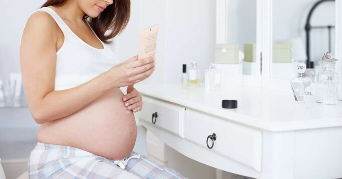 Vì sao thai phụ phải tránh xa mỹ phẩm?