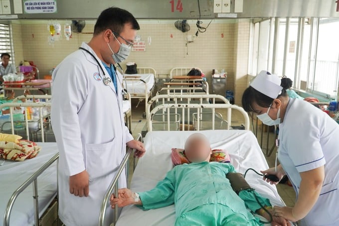 TPHCM: Bệnh viện Chợ Rẫy phẫu thuật nội soi trường hợp bệnh nhân cao tuổi hóc dị vật là mảnh xương chim cút sắc nhọn