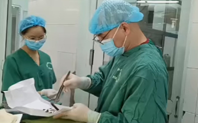 Bệnh viện Đa khoa tỉnh Tuyên Quang phẫu thuật thành công lấy dị vật là đoạn nứa mục trong ổ bụng bệnh nhân do trượt chân ngã
