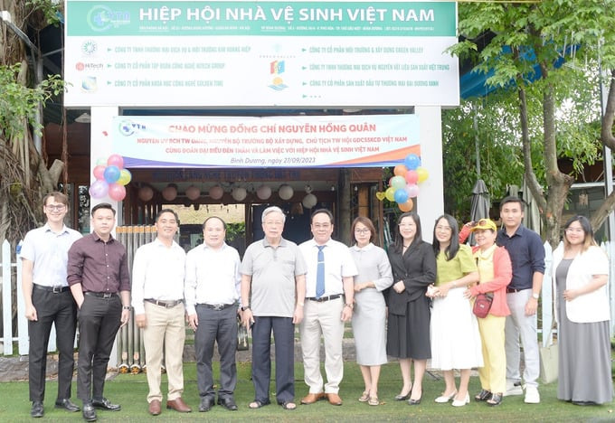 Chủ tịch Hội Giáo dục chăm sóc sức khỏe cộng đồng Việt Nam thăm Hiệp Hội nhà vệ sinh và chi nhánh xử lý rác thải Bình Dương
