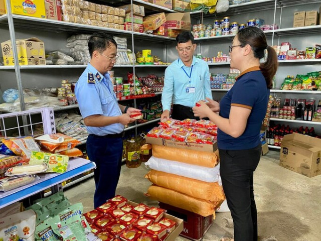 Sơn La kiểm tra, xử lý 2 cơ sở vi phạm về an toàn thực phẩm kinh doanh bánh Trung thu mốc dù còn hạn sử dụng