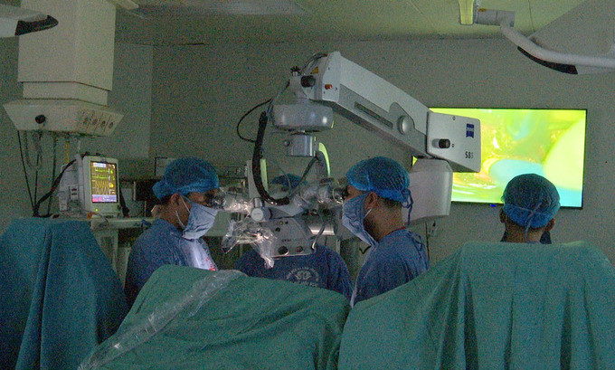 Bệnh viện Đa khoa tỉnh Phú Thọ phẫu thuật thành công thoát vị đĩa đệm cột sống cổ bằng miếng ghép Scarlet