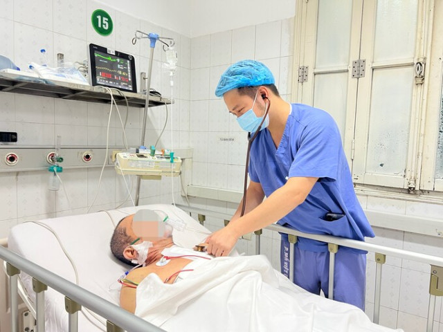 Bệnh viện Hữu nghị Việt Đức cấp cứu trường hợp bệnh nhân 65 tuổi bị ngã từ độ cao 5m, biến dạng ngực