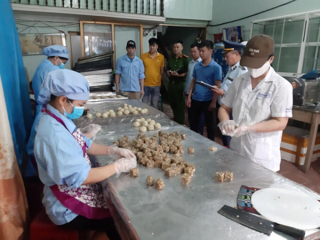 Lạng Sơn phát hiện và xử phạt 9 cơ sở sản xuất, kinh doanh thực phẩm vi phạm