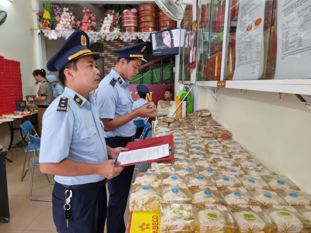 Cao Bằng kiểm tra và xử phạt 15 cơ sở sản xuất, kinh doanh bánh Trung thu và bánh kẹo vi phạm hành chính