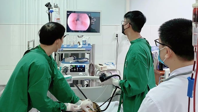 Bệnh viện Đa khoa khu vực Quảng Nam tiếp nhận 1 bệnh nhi bị loét hành tá tràng xuất huyết tiêu hóa
