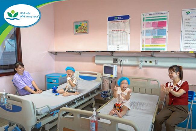 Bệnh viện Nhi Trung ương thực hiện thành công ca phẫu thuật đặt điện cực sâu bề mặt vỏ não cho 2 bệnh nhi nhỏ tuổi