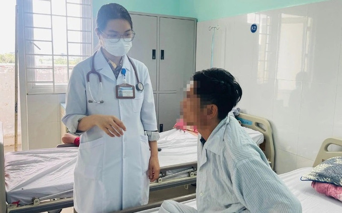 Bệnh viện Đa khoa tỉnh Kon Tum điều trị cho 1 bệnh nhân bị đái tháo đường sử dụng thuốc mua trên mạng của "thần y" khiến bệnh nặng hơn