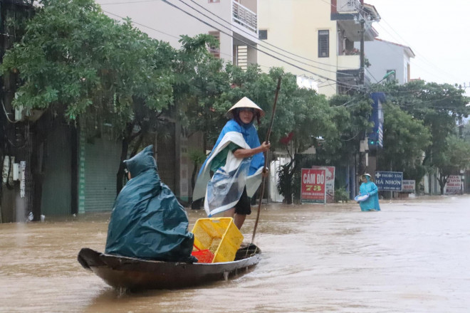 Dự báo thời tiết ngày 18/10: Miền Trung có mưa vừa, mưa to và dông vài nơi