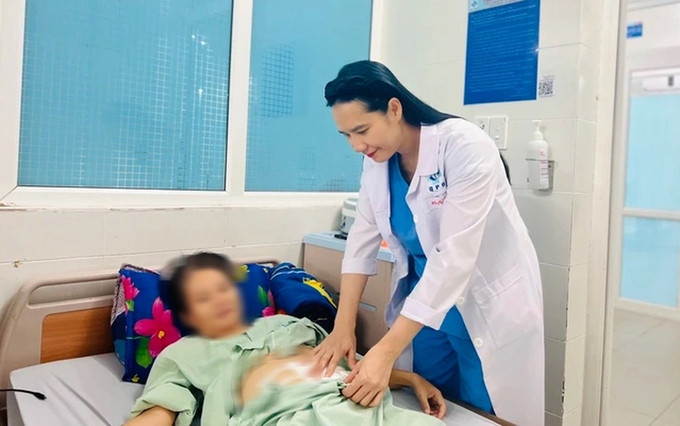Bệnh viện Sản Nhi tỉnh Quảng Ngãi cứu sống một sản phụ bị nhau tiền đạo trung tâm, cài răng lược thể percreta băng huyết