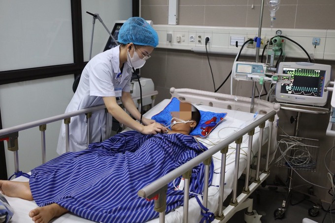 Bệnh viện Đa khoa tỉnh Lạng Sơn cấp cứu bệnh nhi 7 tuổi bị rắn cạp nia cắn