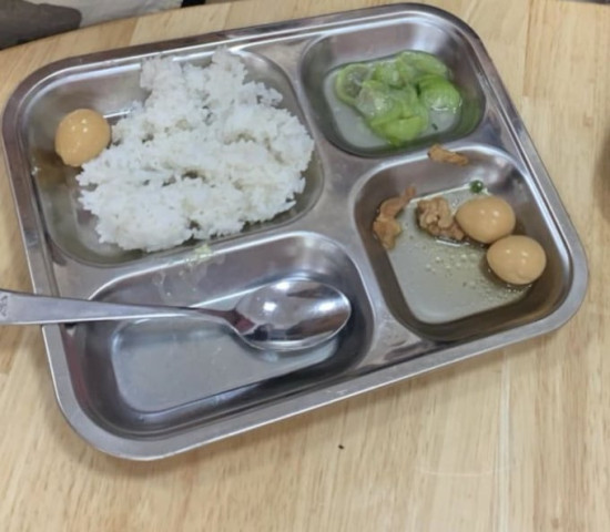 Hà Nội: Phụ huynh tố bữa ăn 70.000 đồng/ngày của Trường Mầm non Quốc tế cho trẻ không đủ dinh dưỡng