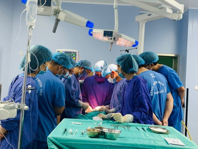 Bệnh viện Trung ương Quân đội 108 tiếp nhận 1 bệnh nhân bị hoại tử mi mắt do tiêm chất oxi già tẩy trắng răng để làm khử thâm mắt