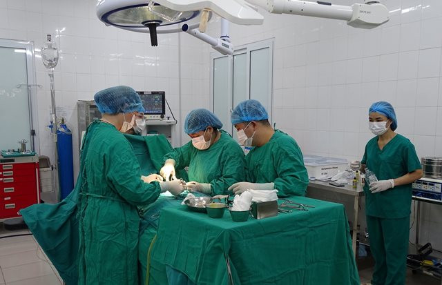 Trung tâm Y tế thành phố Cao Bằng mổ cấp cứu thành công cho sản phụ có thai 39 tuần, ngôi ngược sa chân