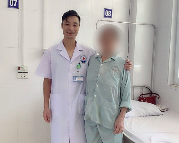 Quảng Ninh: Trung tâm Y tế Vân Đồn phẫu thuật cắt mộng vá kết mạc tự thân, khôi phục ánh sáng cho người bệnh