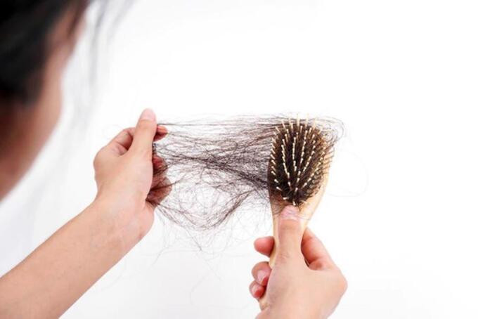 Cách giúp giảm rụng tóc ở người trên 50 tuổi