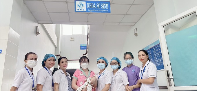 Bệnh viện Sản Nhi Quảng Ngãi nuôi sống thành công 1 bé sinh cực non 25 tuần, nặng 800 gram