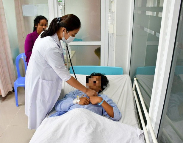 Bệnh viện Sản Nhi Sóc Trăng cấp cứu bệnh nhi bị thủng ruột do nuốt xương cá