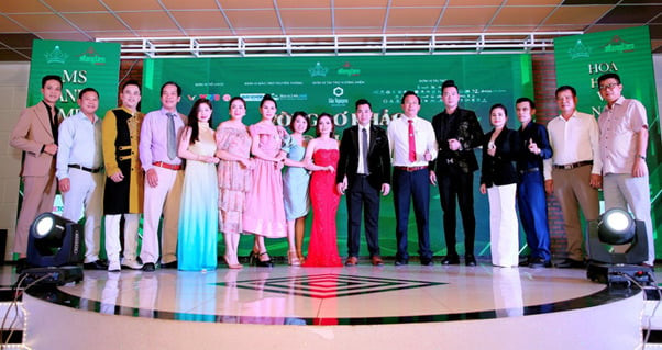 CEO Dương Quang Có cùng “Hoa hậu và Nam vương Thần tượng Việt Nam - Ms and Mr Idol Vietnam” 2023 hoạt động cộng đồng tại Bình Thuận