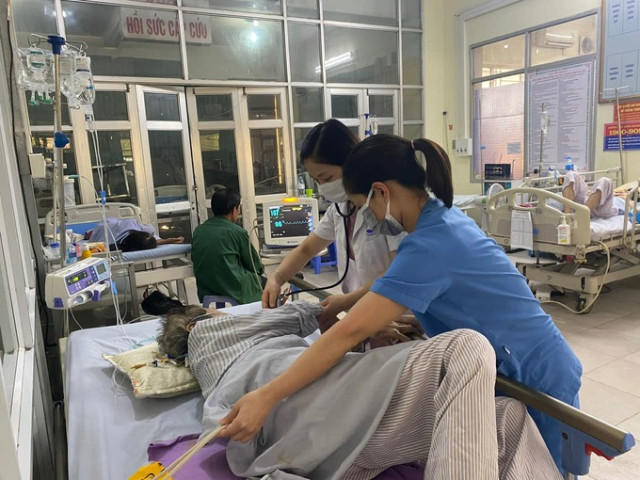 Hà Nội: Bệnh viện Đa khoa Sơn Tây phẫu thuật, lọc máu cứu sống người bệnh sốc nhiễm khuẩn do thủng mặt trước hành tá tràng