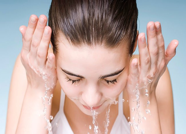 Lợi ích của việc rửa mặt bằng nước đá