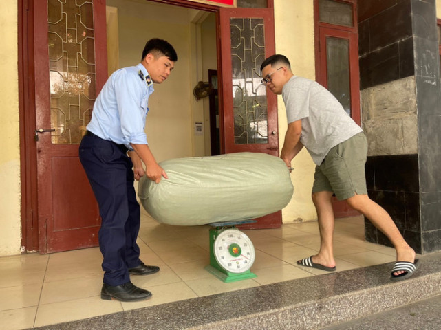 Cao Bằng thu giữ 115 kg giun đất đã sấy khô, không rõ nguồn gốc xuất xứ