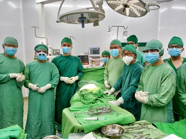 Bệnh viện Đa khoa tỉnh Khánh Hòa phẫu thuật thành công cho bệnh nhi dị tật bẩm sinh cơ quan tiết niệu, xương khớp