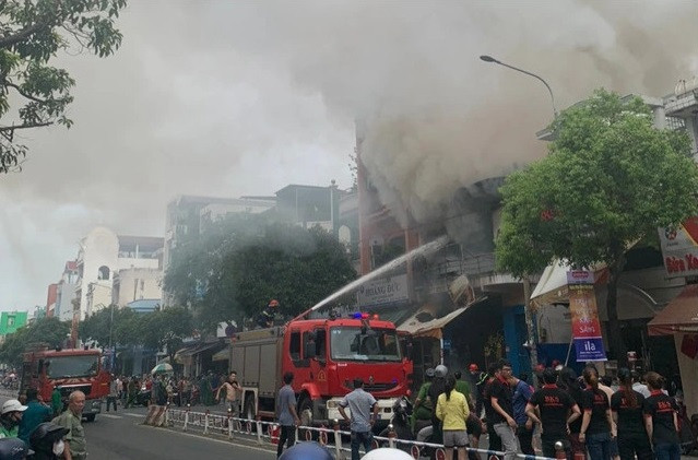 TP. Hồ Chí Minh xảy ra cháy tại cửa hàng bán thiết bị điện