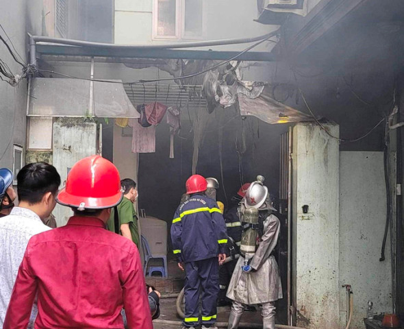 Hà Nội kịp thời dập tắt đám cháy cục nóng điều hòa nằm sâu trong ngõ nhỏ