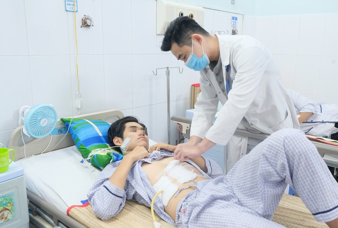 TP. Hồ Chí Minh: Áp lực học hành, thức khuya và thường hay bỏ bữa, một thiếu niên nhập viện do bị loét dạ dày