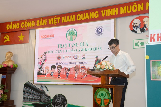 Văn phòng Đại diện Tạp chí Sức Khỏe Cộng Đồng tại TP. Hồ Chí Minh trao tặng 89 triệu đồng viện phí cho các bệnh nhi hoàn cảnh khó khăn