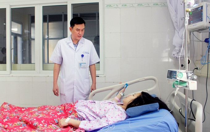 Báo động đỏ toàn viện cấp cứu sản phụ 35 tuần bị rau tiền đạo trung tâm, rau cài răng lược, đón bé trai 2,5kg chào đời