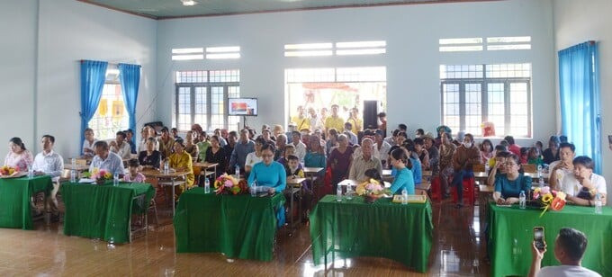Trao tặng 100 phần quà cho người dân có hoàn cảnh khó khăn tại Bình Phước