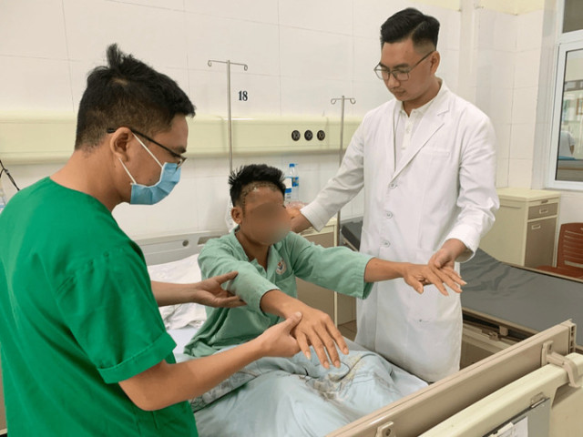 Quảng Ninh: Bệnh nhân nam 37 tuổi bị đột quỵ, có khối máu tụ trong não được phẫu thuật thành công
