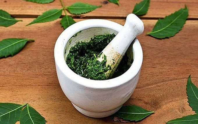 Hà Giang: Xử trí vết thương cho bệnh nhân bị nhiễm trùng, hoại tử do, lúc nhúc giòi do tự ý đắp lá thuốc