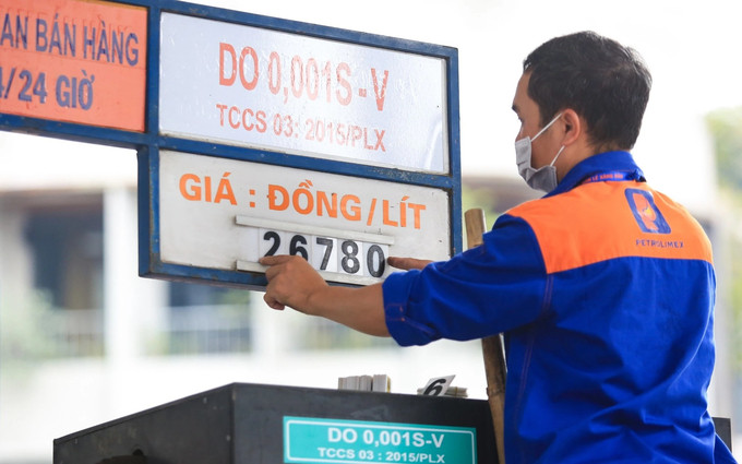 Điều chỉnh giá xăng vào thứ năm hàng tuần