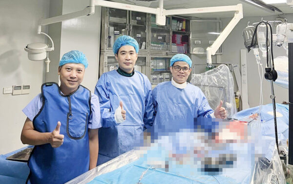 Bất ngờ bị đột quỵ, người đàn ông quê Ninh Bình may mắn được cấp cứu kịp thời