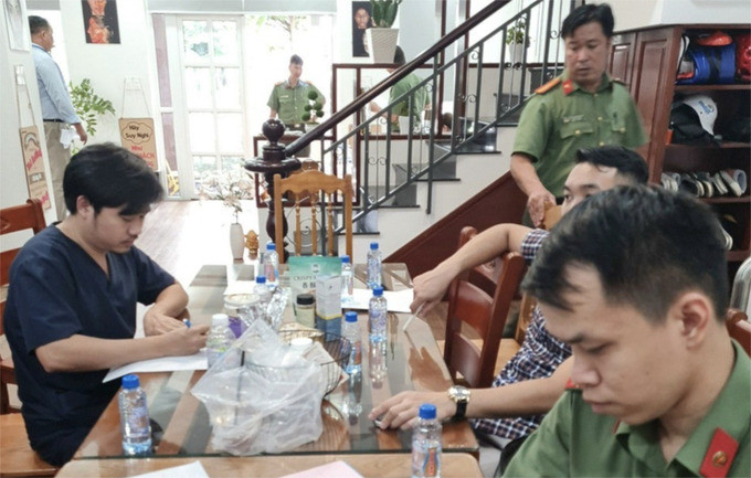 TP. Hồ Chí Minh: Kiểm tra đột xuất căn nhà có gắn bảng hiệu “Mr. Lee" về việc khám bệnh, chữa bệnh trái phép