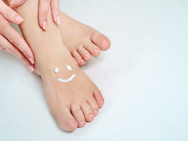 Biện pháp khắc phục ngón chân nứt nẻ trong mùa đông