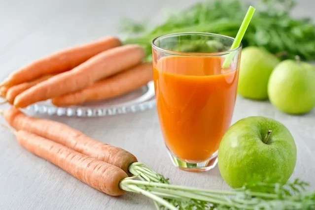5 loại nước ép thải độc với táo