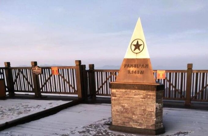 Lào Cai: Lần thứ 2 trong tuần, băng tuyết lại phủ trắng đỉnh Fansipan