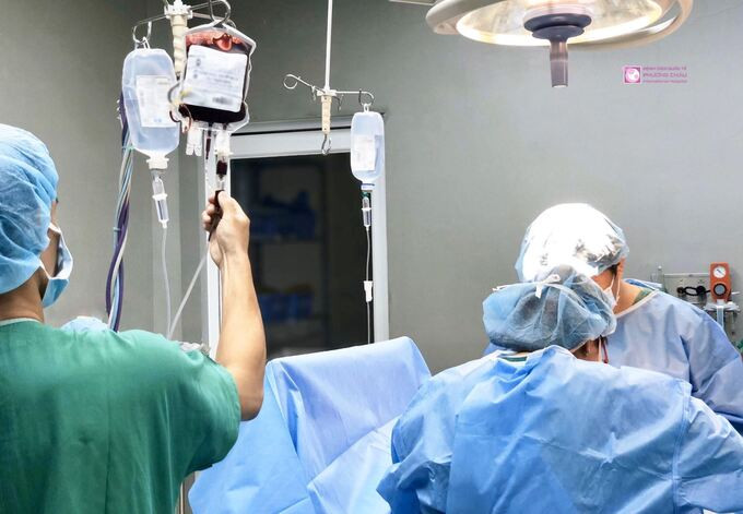 Nghệ An: Phẫu thuật nội soi cứu sống một bệnh nhân bị chửa ngoài tử cung vỡ