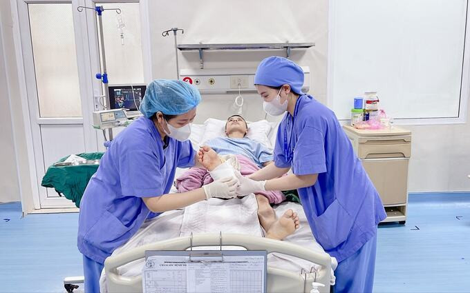 Nghệ An: Phẫu thuật nối liền bàn chân cho bệnh nhân 43 tuổi bị tai nạn lao động gây ra bởi máy cắt cỏ