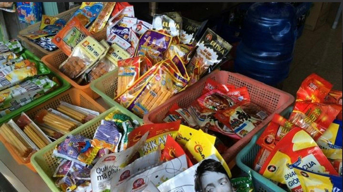 Công an TP Hà Nội khuyến cáo cần cảnh giác với đồ ăn vặt không rõ nguồn gốc ở gần trường học