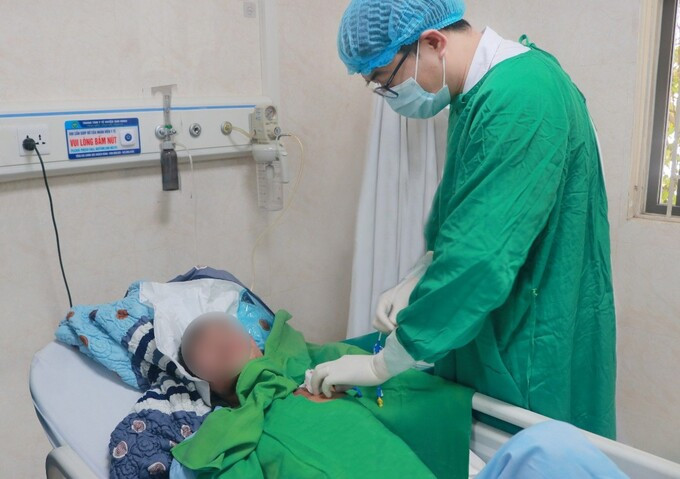 Phú Thọ: Cấp cứu chọc hút khí màng phổi kịp thời cho bệnh nhân lao phổi nguy kịch